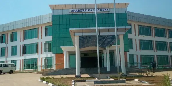 Umusaza yapfuye nyuma yo gusanga umugore we asambana