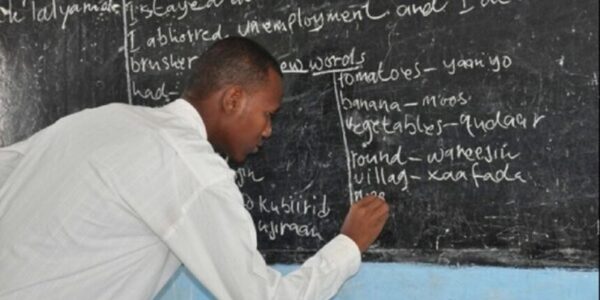Abarimu batazi icyongereza bagiye kwirukanwa